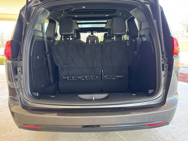 Used 2020 Chrysler Pacifica Limited w/ S Appearance Package image 32