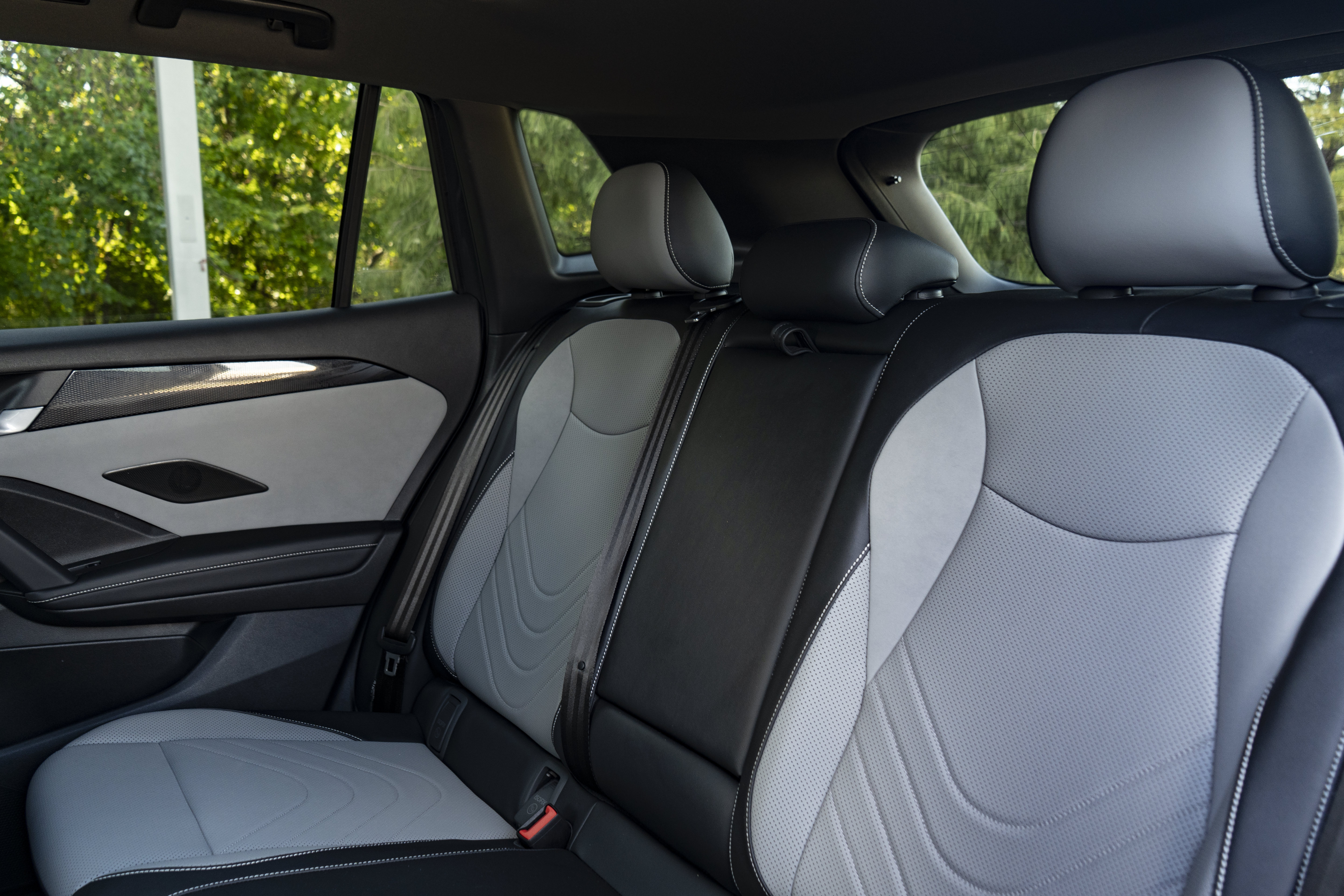 Certified 2026 Volkswagen Tiguan SE R-Line FWD image 17