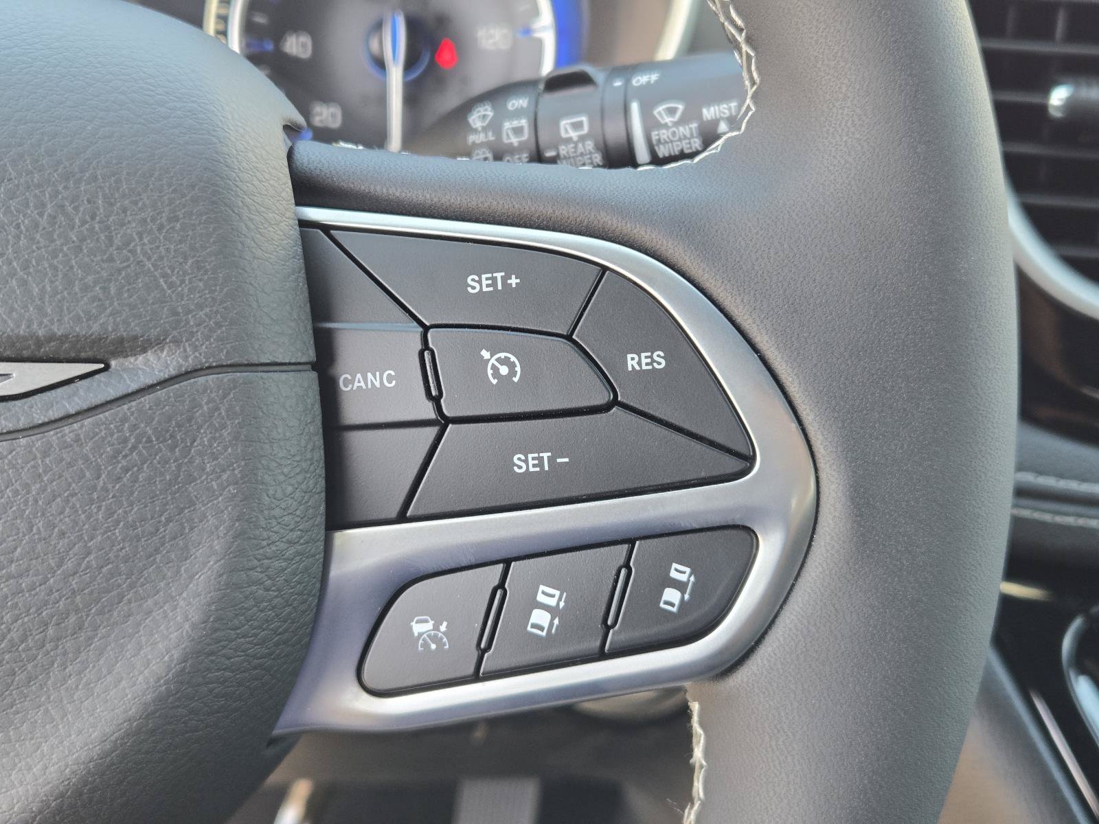 New 2027 Chrysler Pacifica Select w/ Family Tech Group AWD/4WD image 21