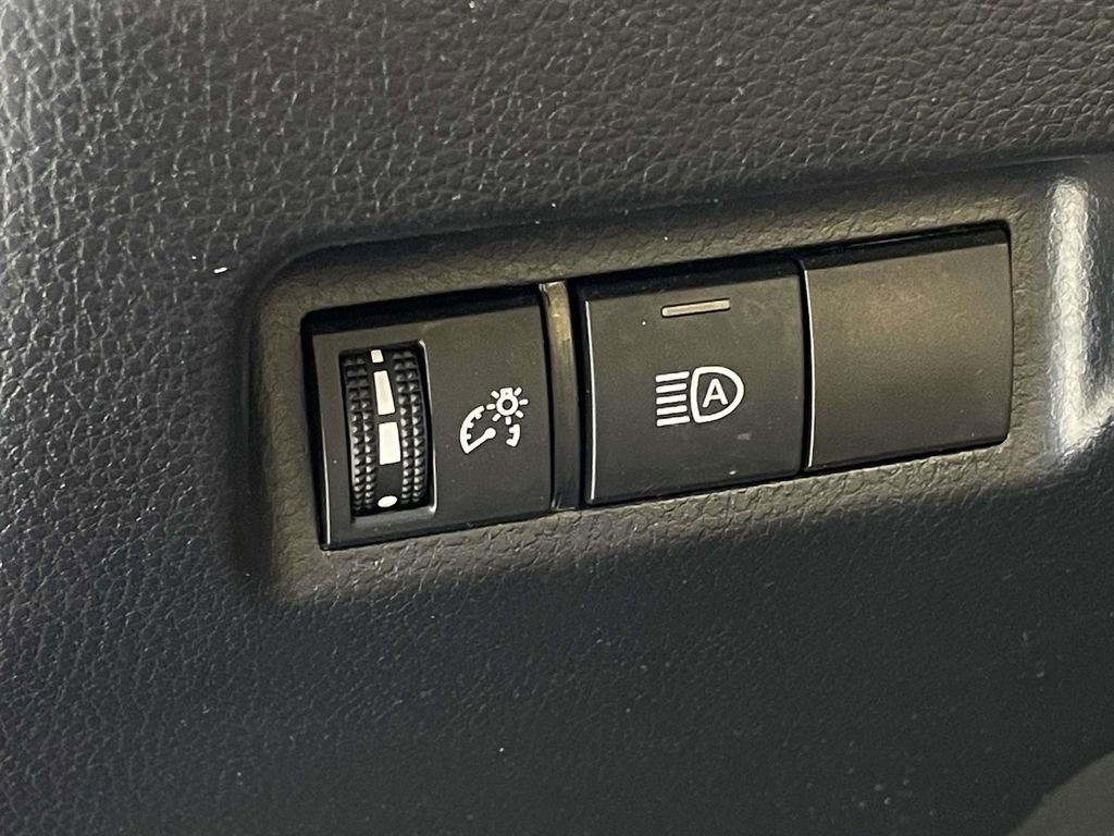Used 2023 Toyota RAV4 LE AWD/4WD image 9