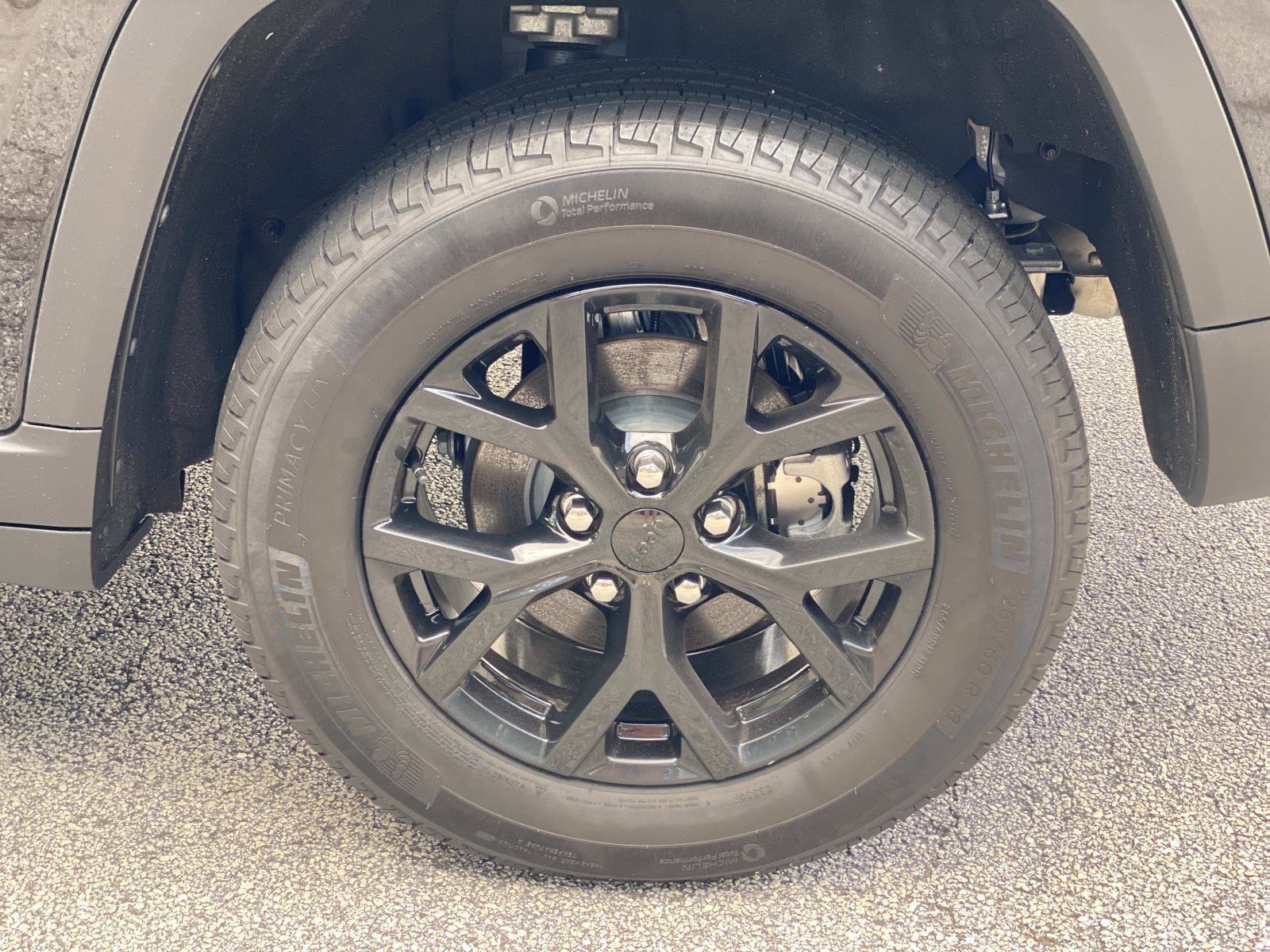 Used 2024 Jeep Grand Cherokee Altitude RWD image 14