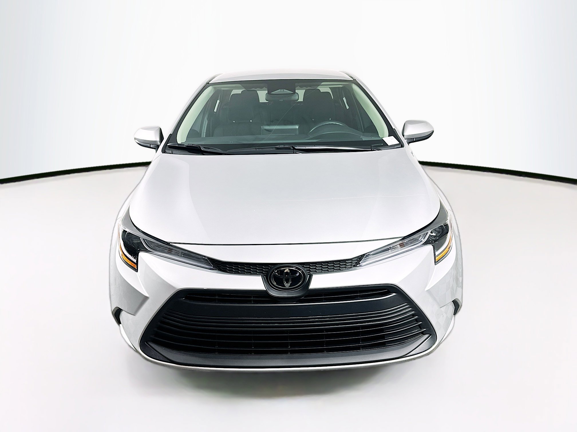 Used 2025 Toyota Corolla LE image 2