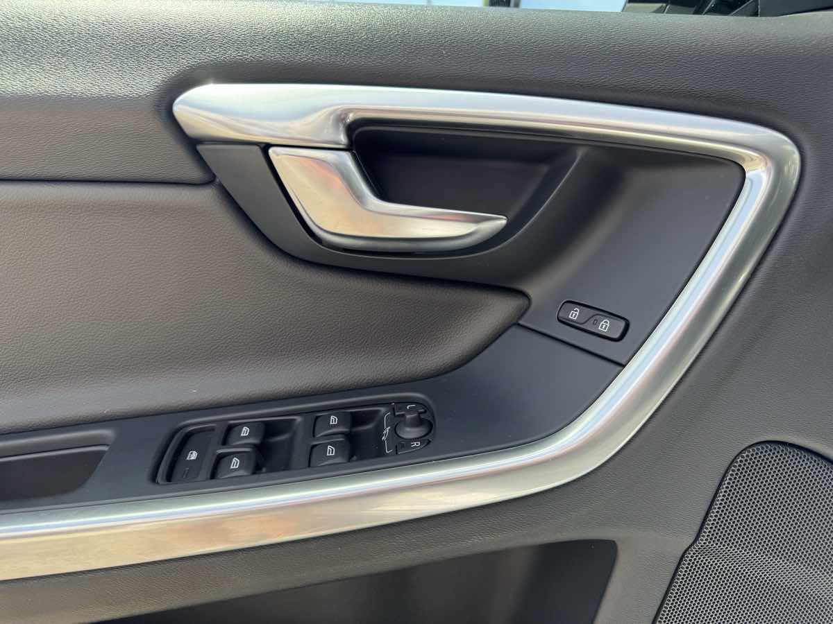 Used 2018 Volvo V60 T5 Cross Country AWD/4WD image 15