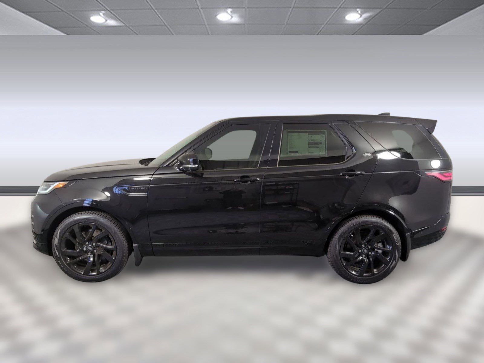 Used 2025 Land Rover Discovery Dynamic SE image 2