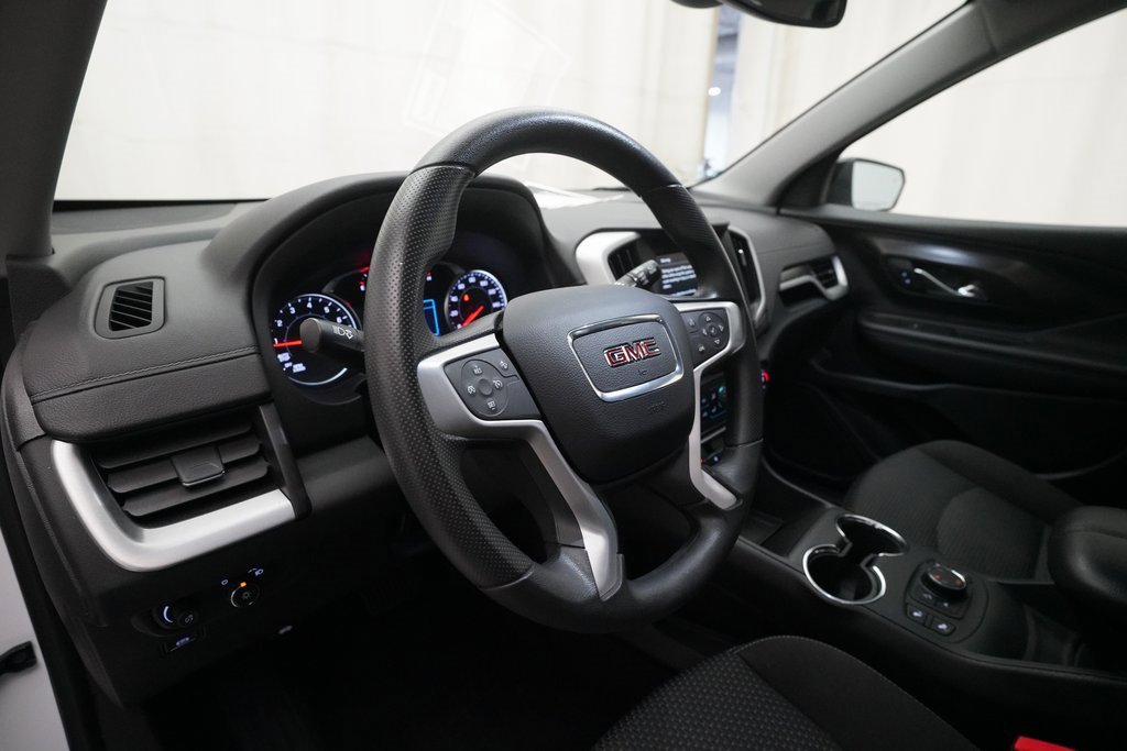Used 2023 GMC Terrain SLE w/ Driver Convenience Package image 8