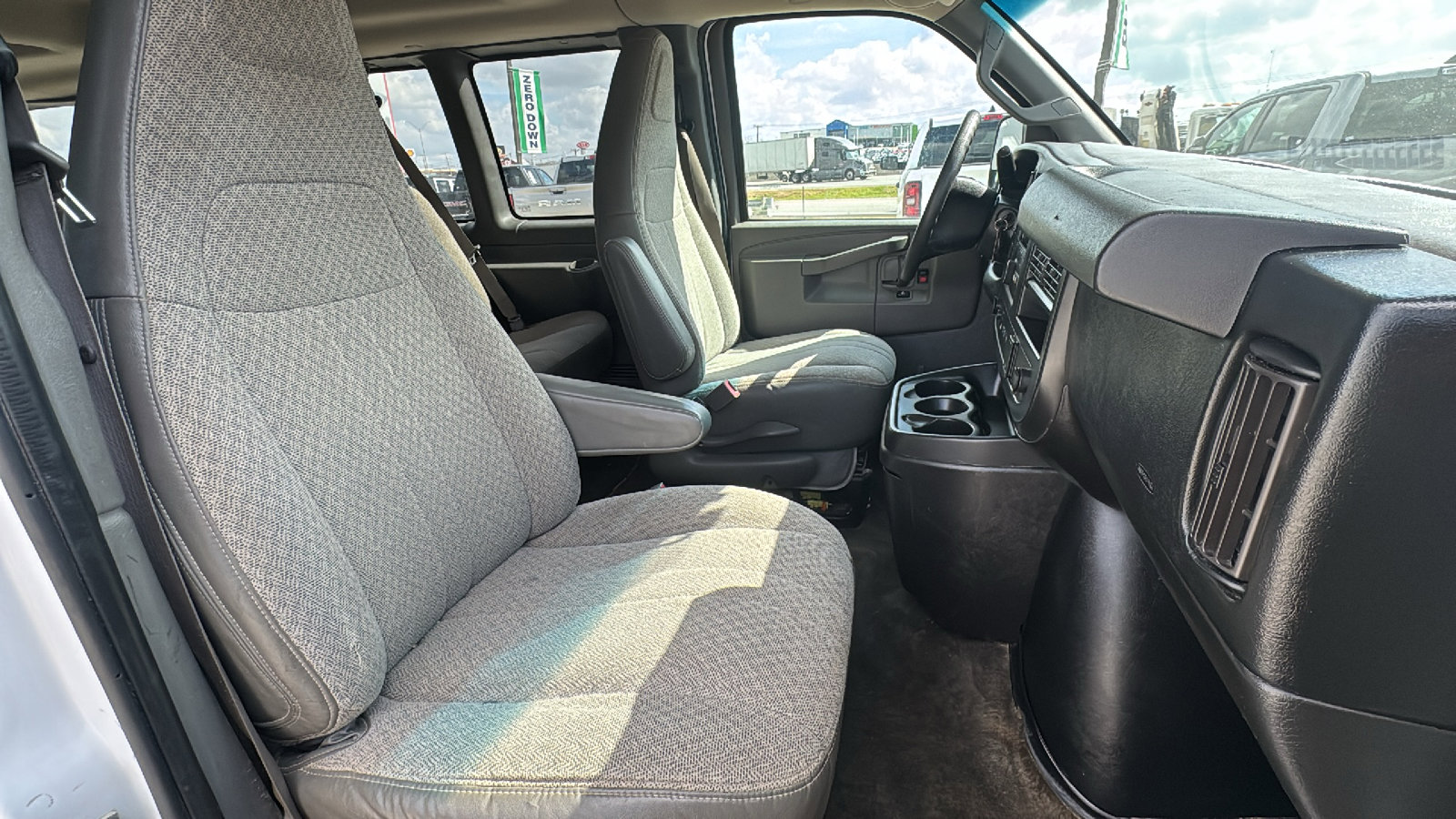 Used 2018 Chevrolet Express 3500 LT w/ LT Preferred Equipment Group image 25