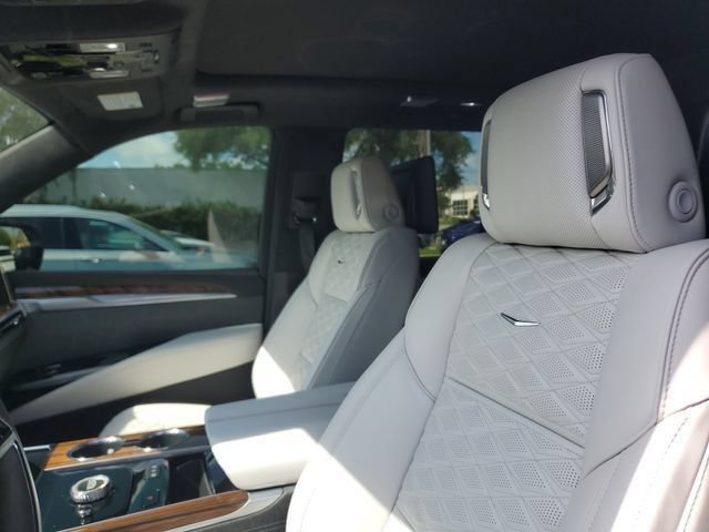 Certified 2026 Cadillac Escalade Platinum Sport w/ LPO, ONYX Package AWD/4WD image 21
