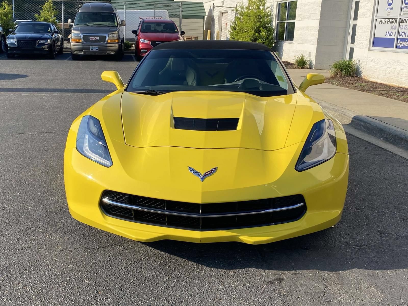 Used 2019 Chevrolet Corvette Stingray Convertible w/ 3LT Preferred Equipment Group RWD video 2