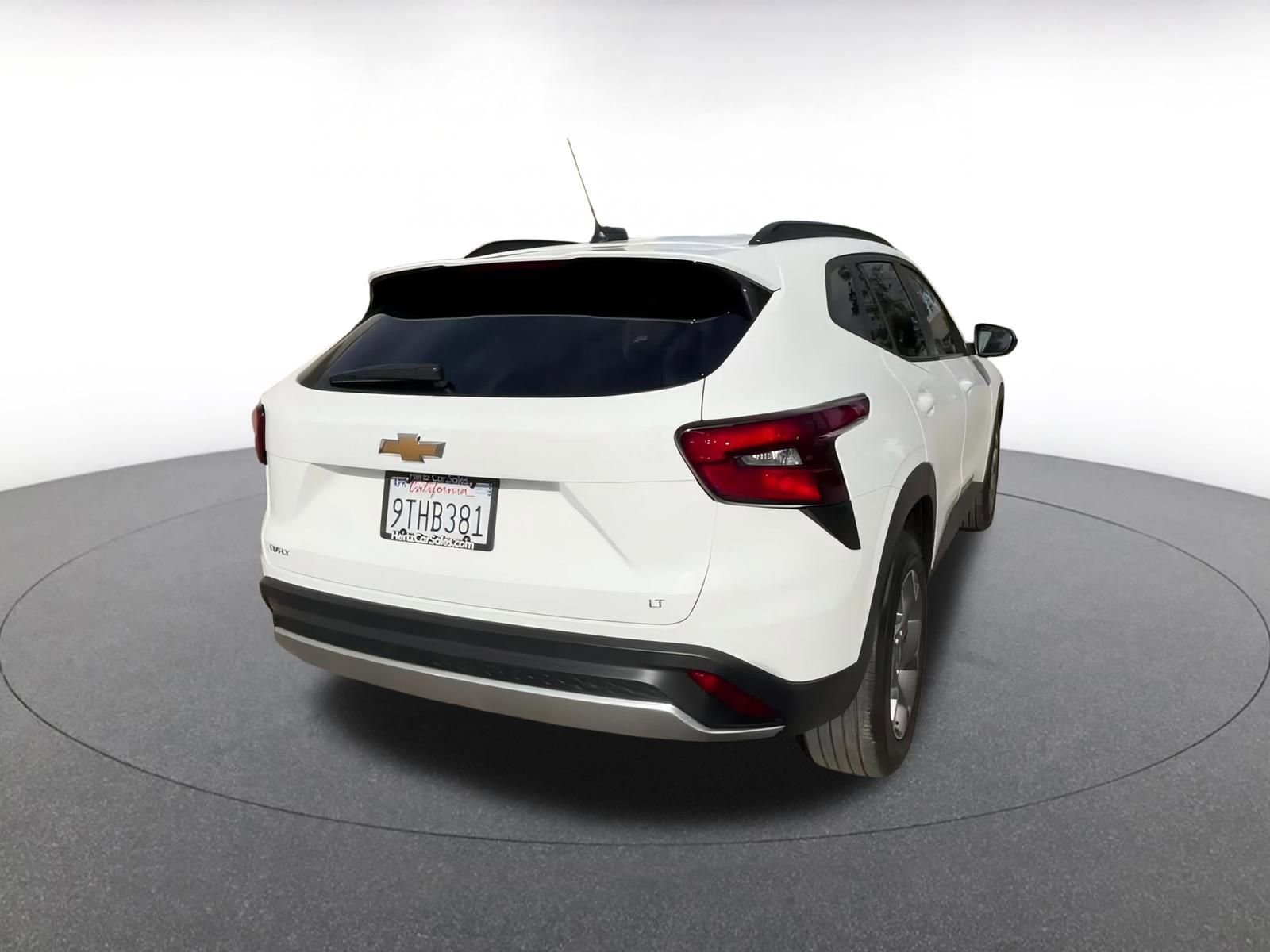 Used 2025 Chevrolet Trax LT image 14