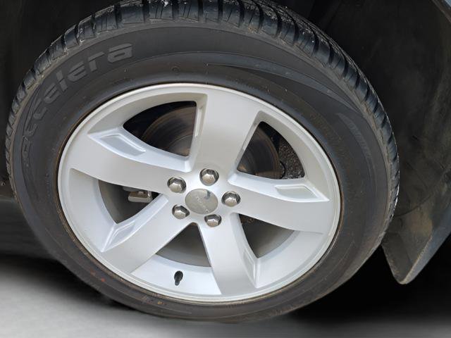 Used 2013 Dodge Challenger SXT image 9