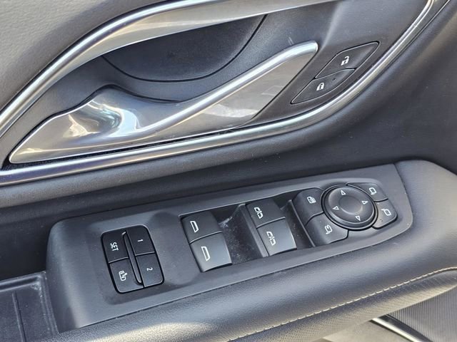 Used 2023 GMC Yukon XL AT4 w/ AT4 Premium Plus Package AWD/4WD image 17
