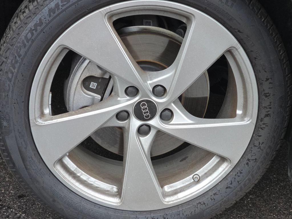 Certified 2025 Audi Q5 Premium w/ Premium Plus AWD/4WD image 10