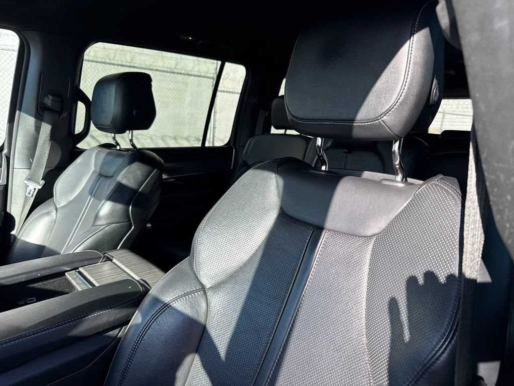 Used 2024 Jeep Wagoneer L Series II w/ Flexible Seating Group AWD/4WD image 10