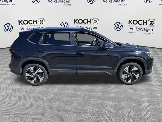 Used 2025 Volkswagen Taos SE AWD/4WD image 9