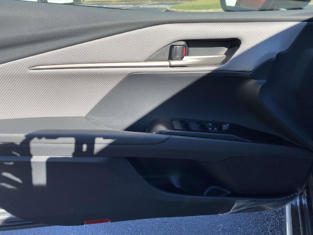 New 2026 Toyota Camry Hybrid FWD image 16