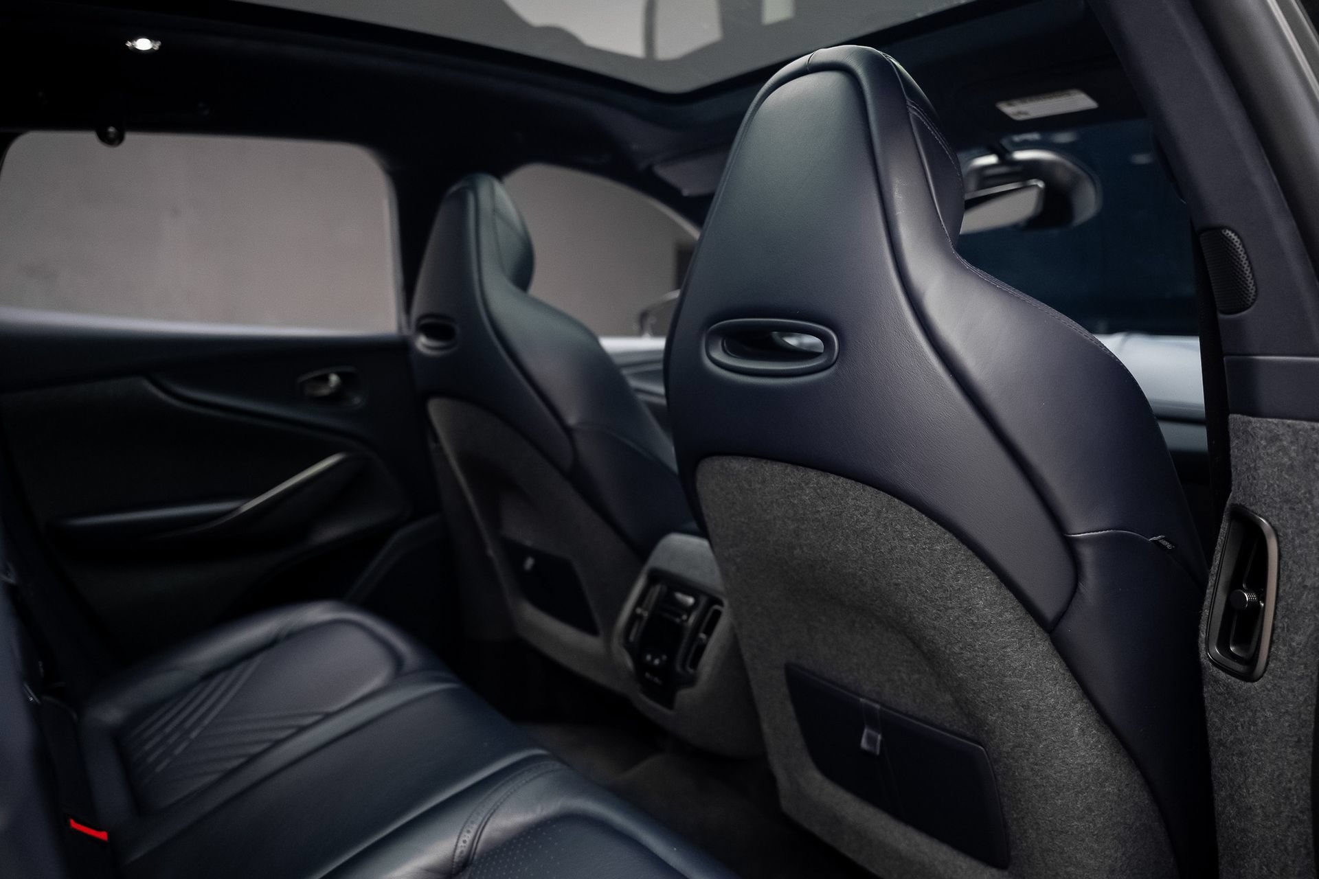 Used 2021 Aston Martin DBX AWD/4WD image 67