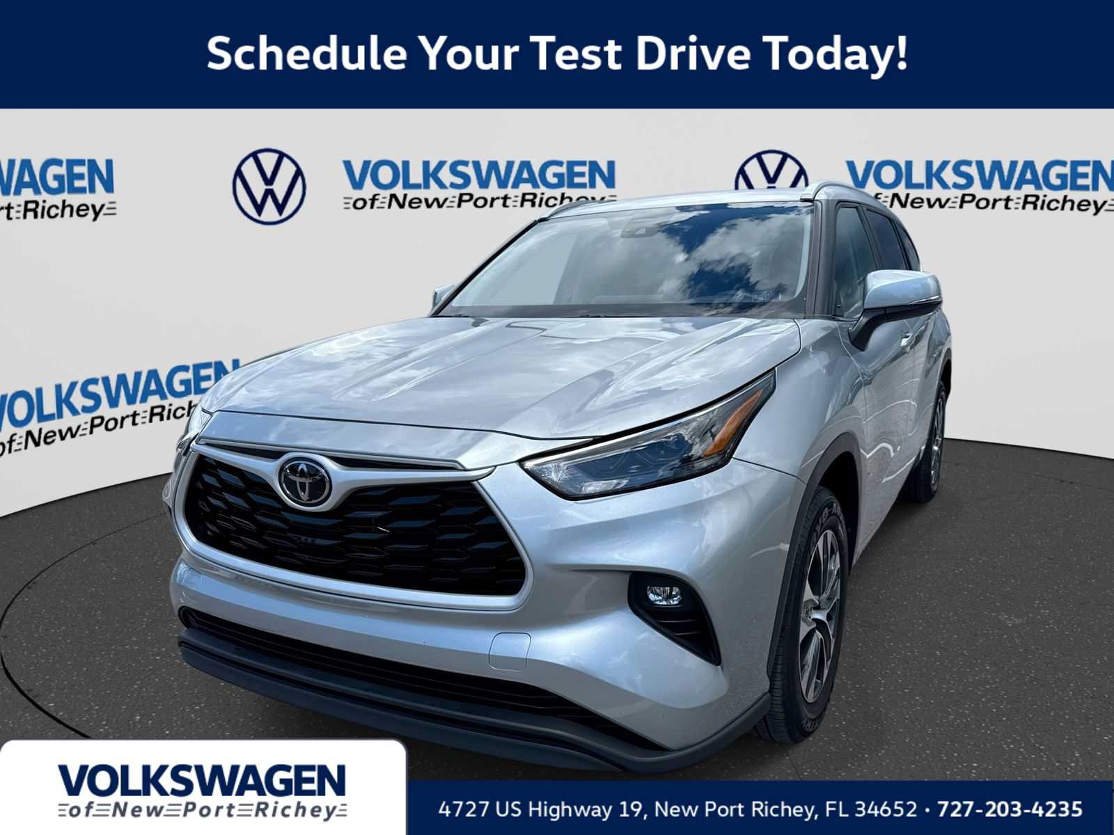 Used 2025 Toyota Highlander XLE FWD image 1