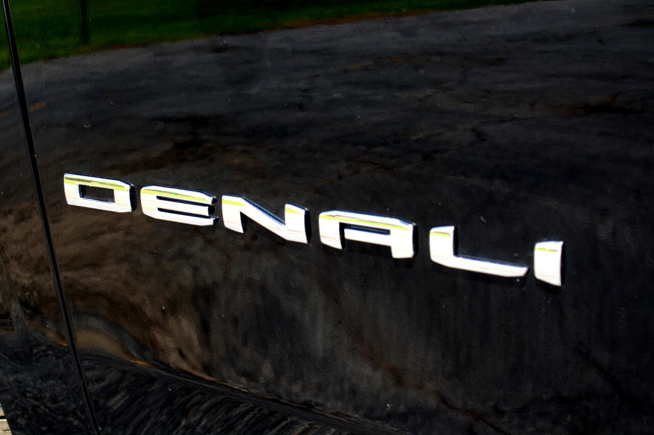 Used 2023 GMC Yukon Denali image 7