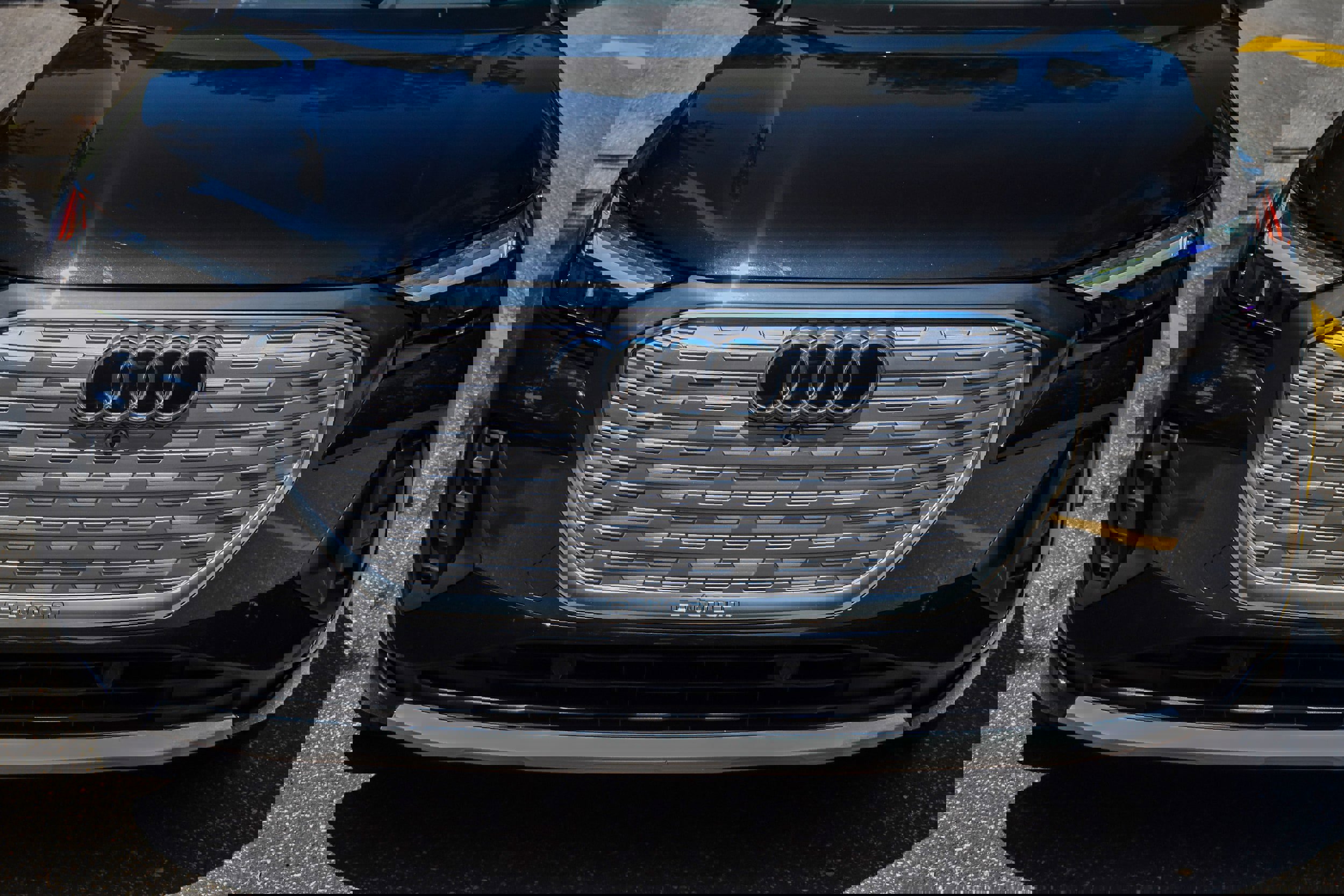 Used 2022 Audi Q4 e-tron Premium Plus w/ Premium Plus image 14