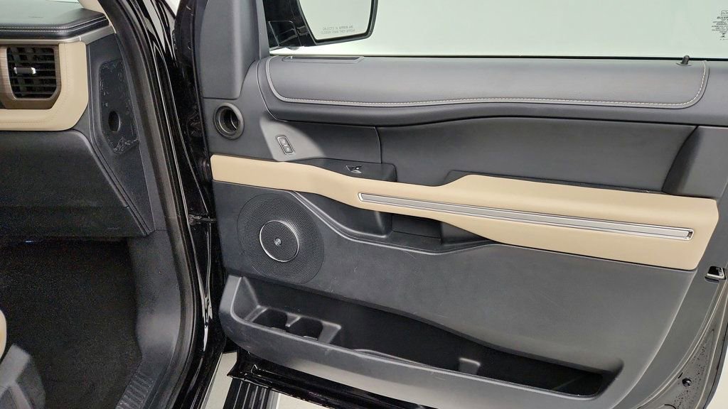 Used 2024 Ford Expedition Limited image 25