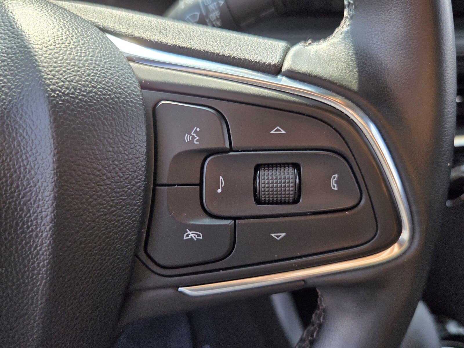 Certified 2025 Buick Encore GX Sport Touring w/ Comfort Package FWD image 21