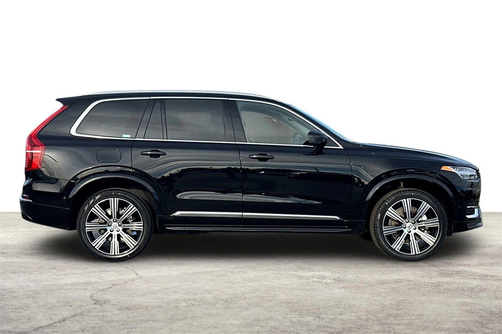 Certified 2025 Volvo XC90 B6 Plus w/ Protection Package Premier AWD/4WD image 9