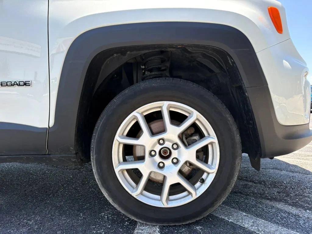 Used 2019 Jeep Renegade Latitude w/ Cold Weather Group AWD/4WD image 23