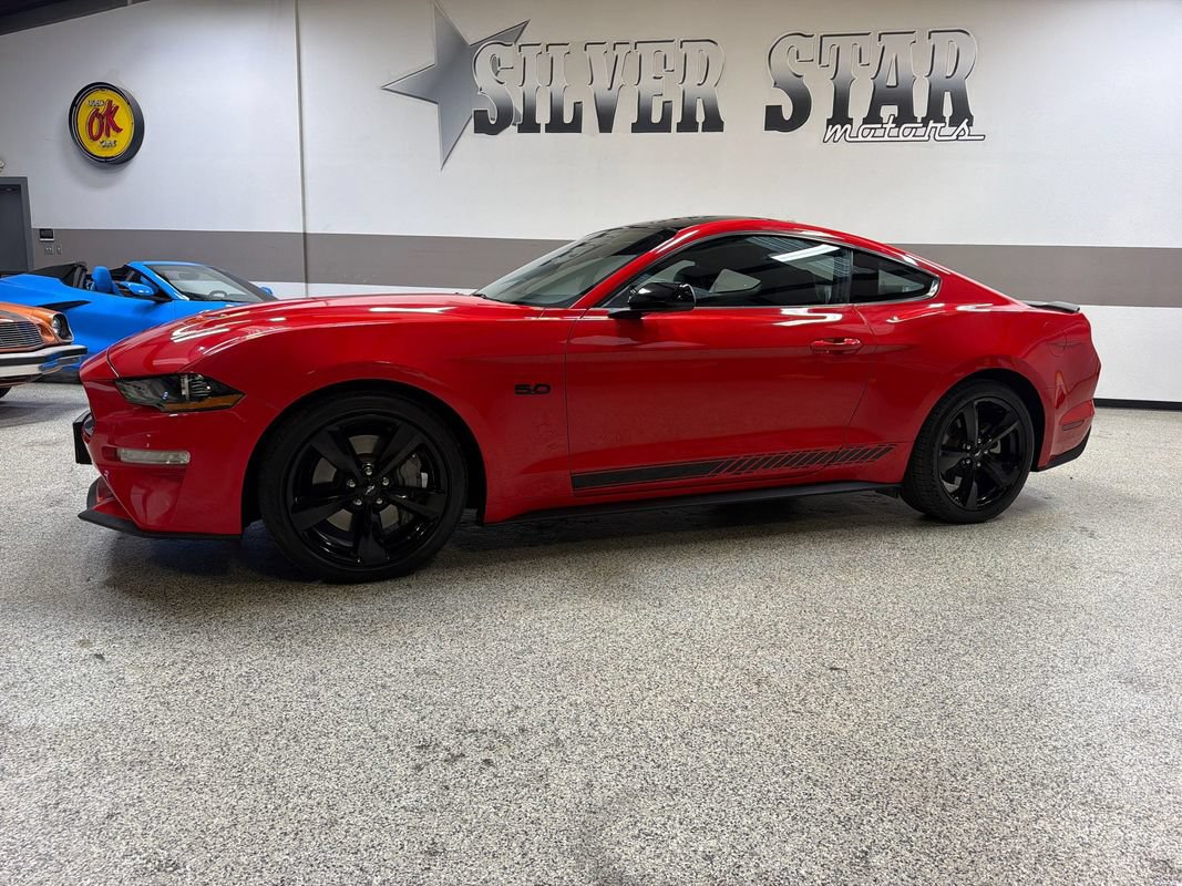 Used 2022 Ford Mustang GT Premium w/ Black Accent Package RWD image 2