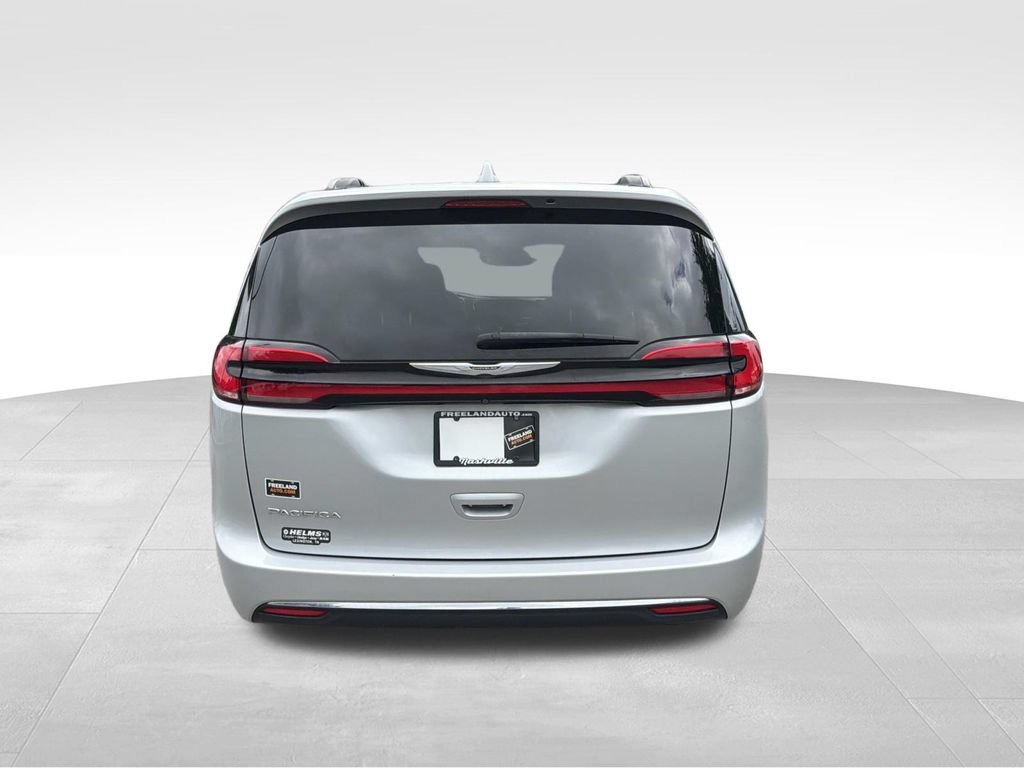 Used 2022 Chrysler Pacifica Touring-L FWD image 4