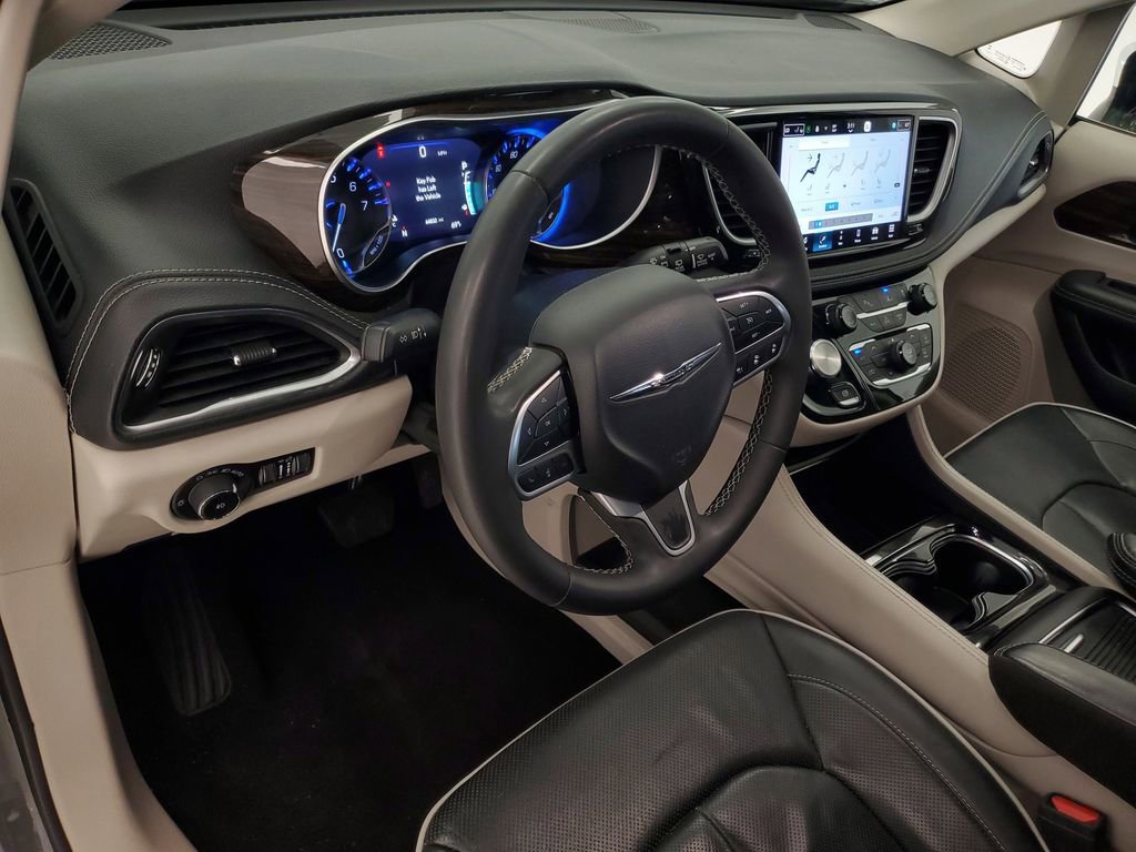 Used 2023 Chrysler Pacifica Limited FWD image 11