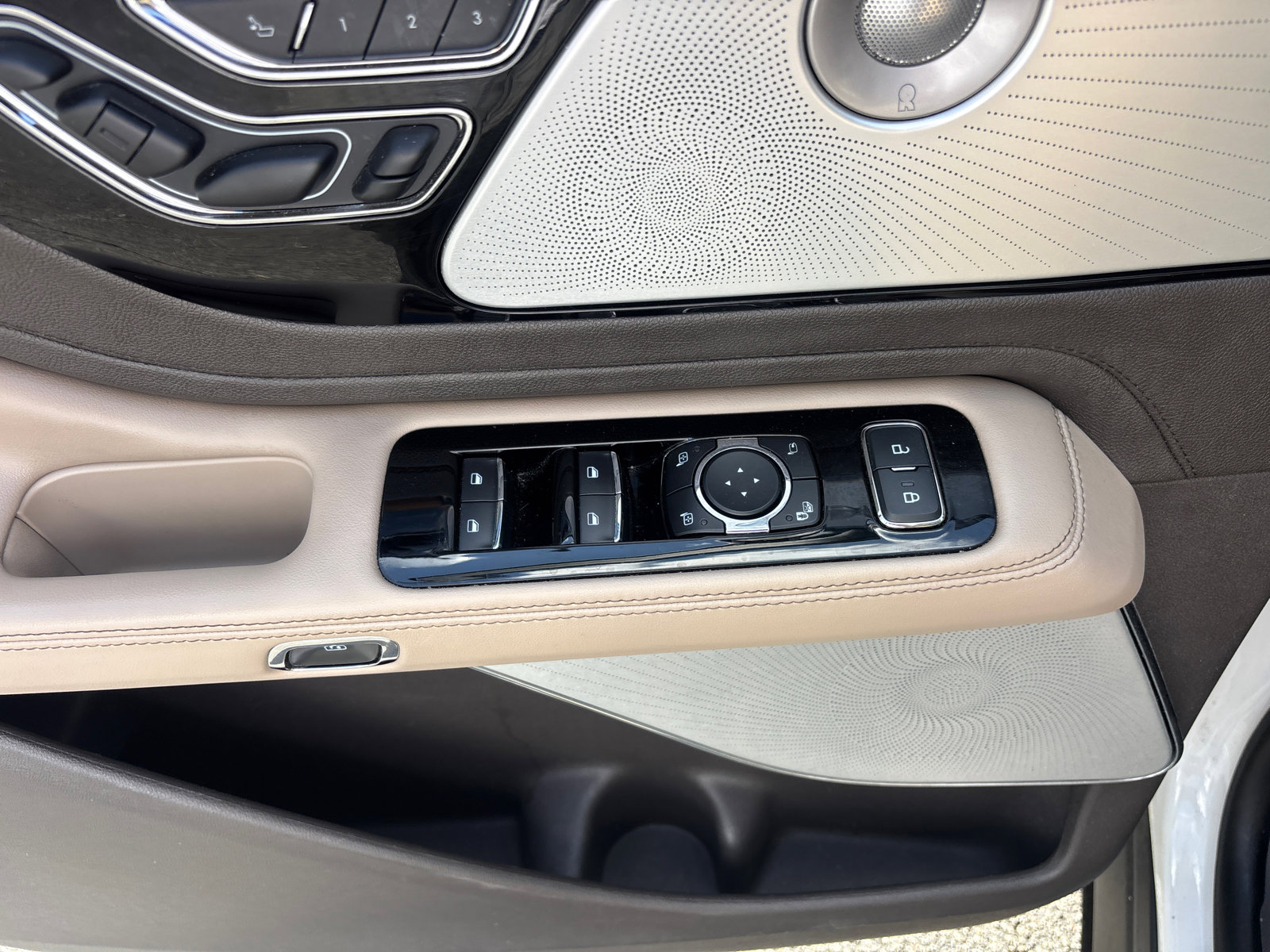 Used 2023 Lincoln Aviator Reserve w/ Equipment Group 201A AWD/4WD image 13