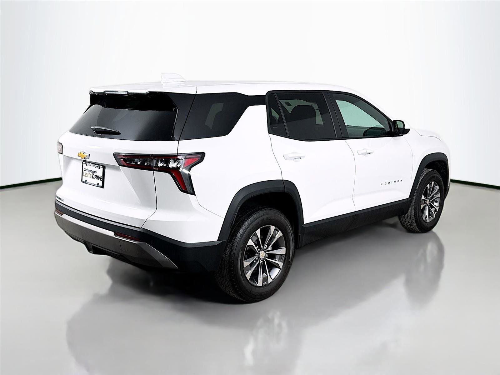 Used 2026 Chevrolet Equinox LT w/ Convenience Package II image 8