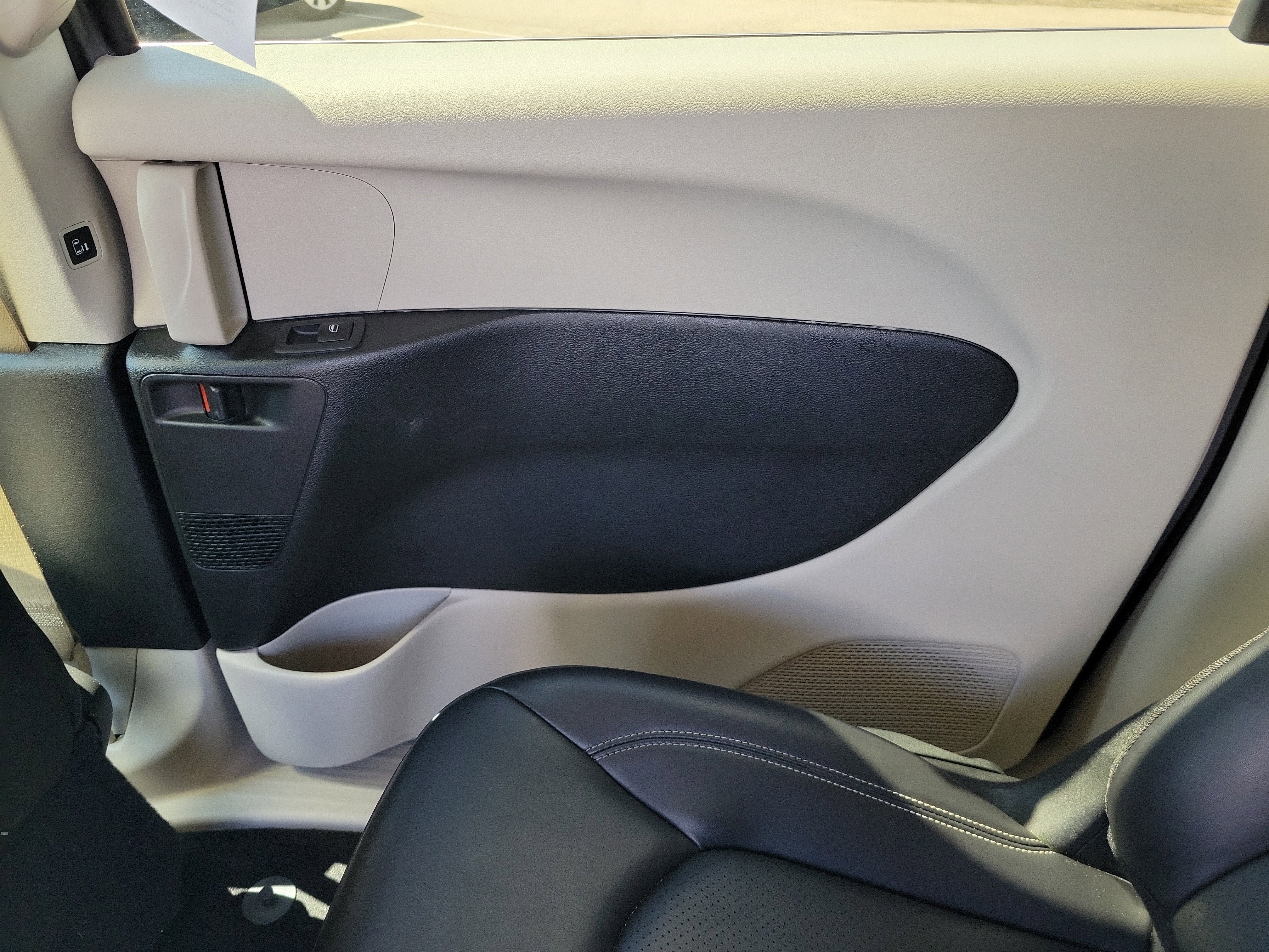 Used 2023 Chrysler Pacifica Touring-L FWD image 13