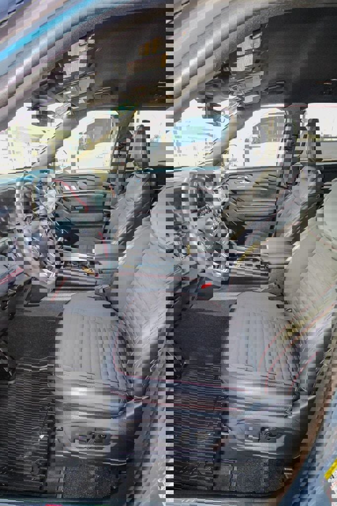 Used 2025 Ford Explorer ST-Line w/ ST-Line Street Pack image 15