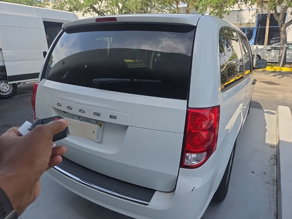 Used 2019 Dodge Grand Caravan SE FWD image 4