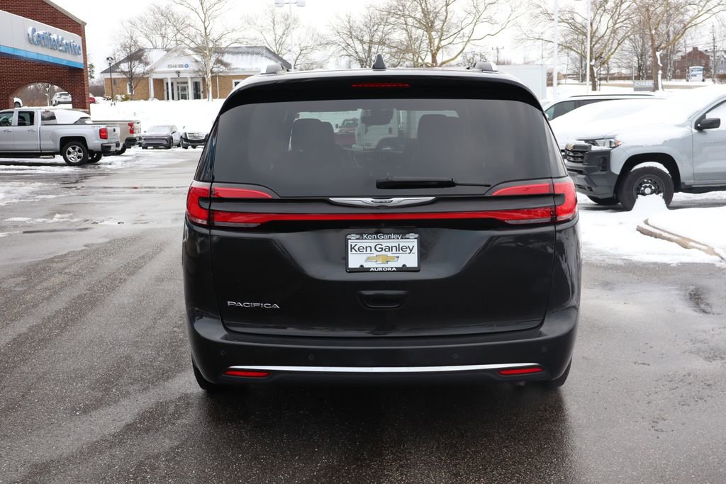 Used 2021 Chrysler Pacifica Touring-L w/ Uconnect Theater Family Group image 33