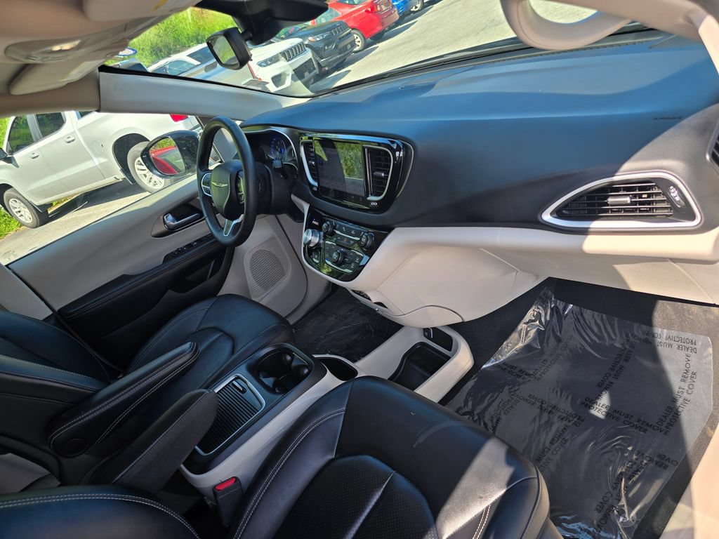 Used 2024 Chrysler Pacifica Touring-L FWD image 29