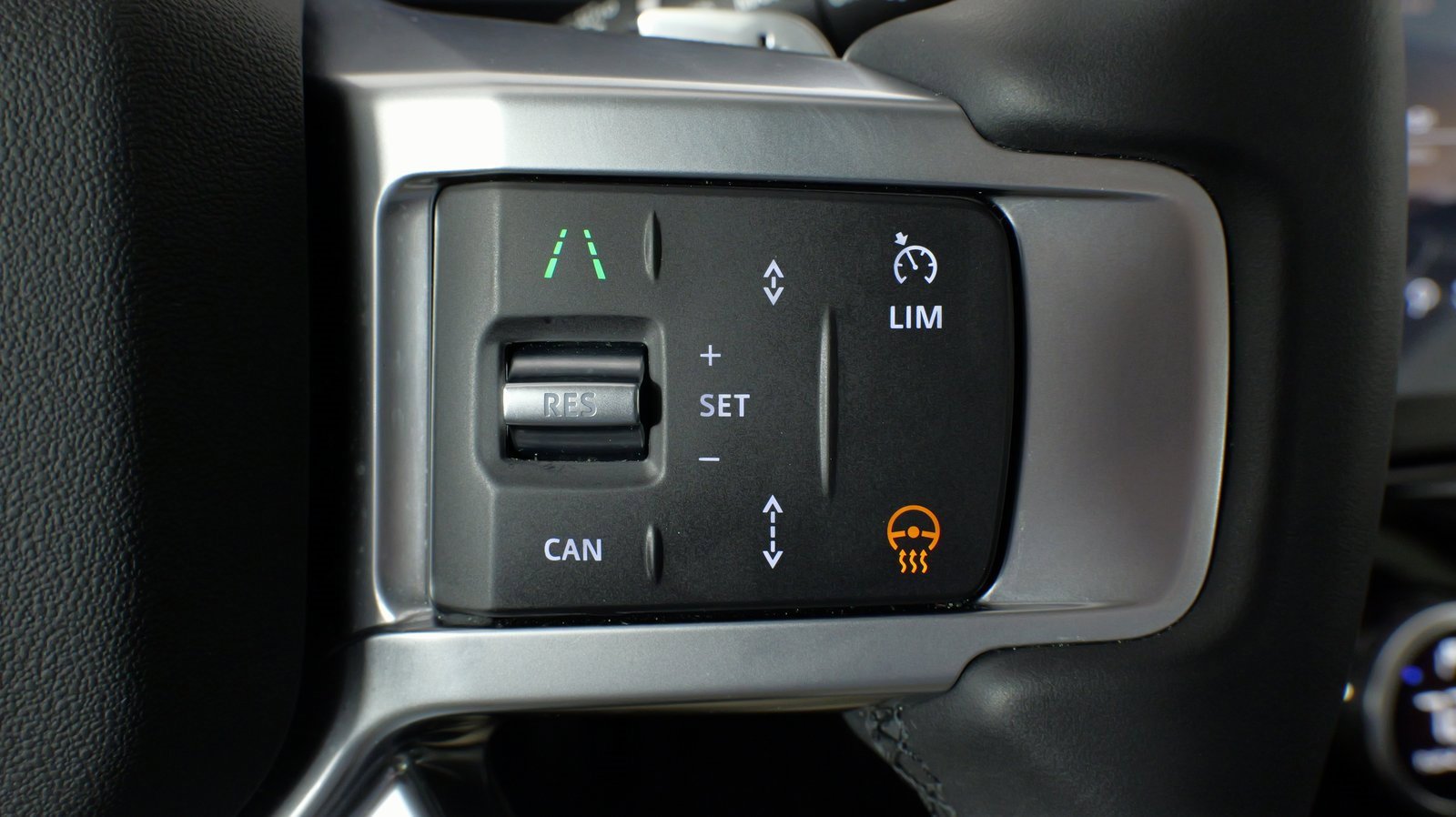 Used 2024 Land Rover Discovery S image 55