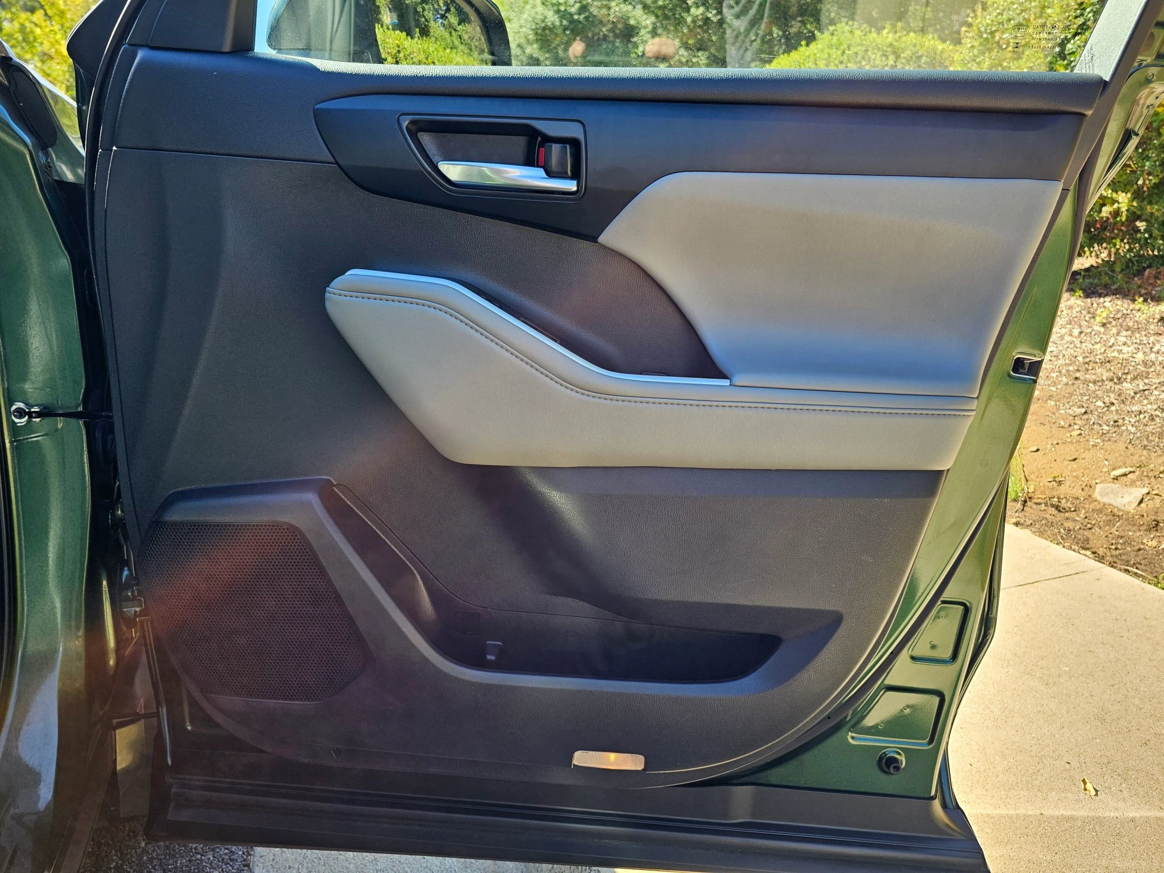 Used 2023 Toyota Highlander XLE image 29