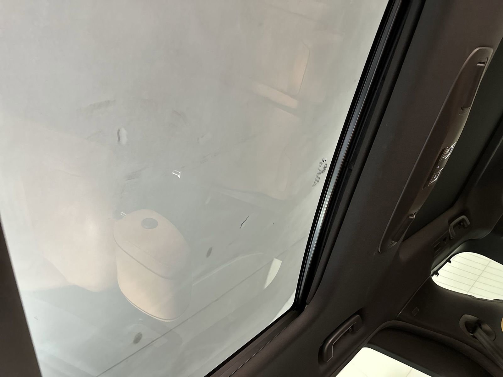 Used 2020 Land Rover Discovery HSE image 14