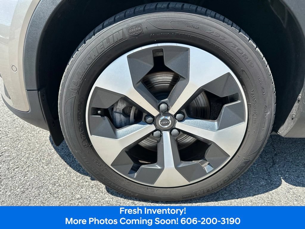 Used 2024 Volvo XC40 B5 Plus AWD/4WD image 9