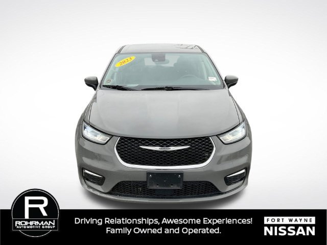 Used 2023 Chrysler Pacifica Touring-L FWD image 9