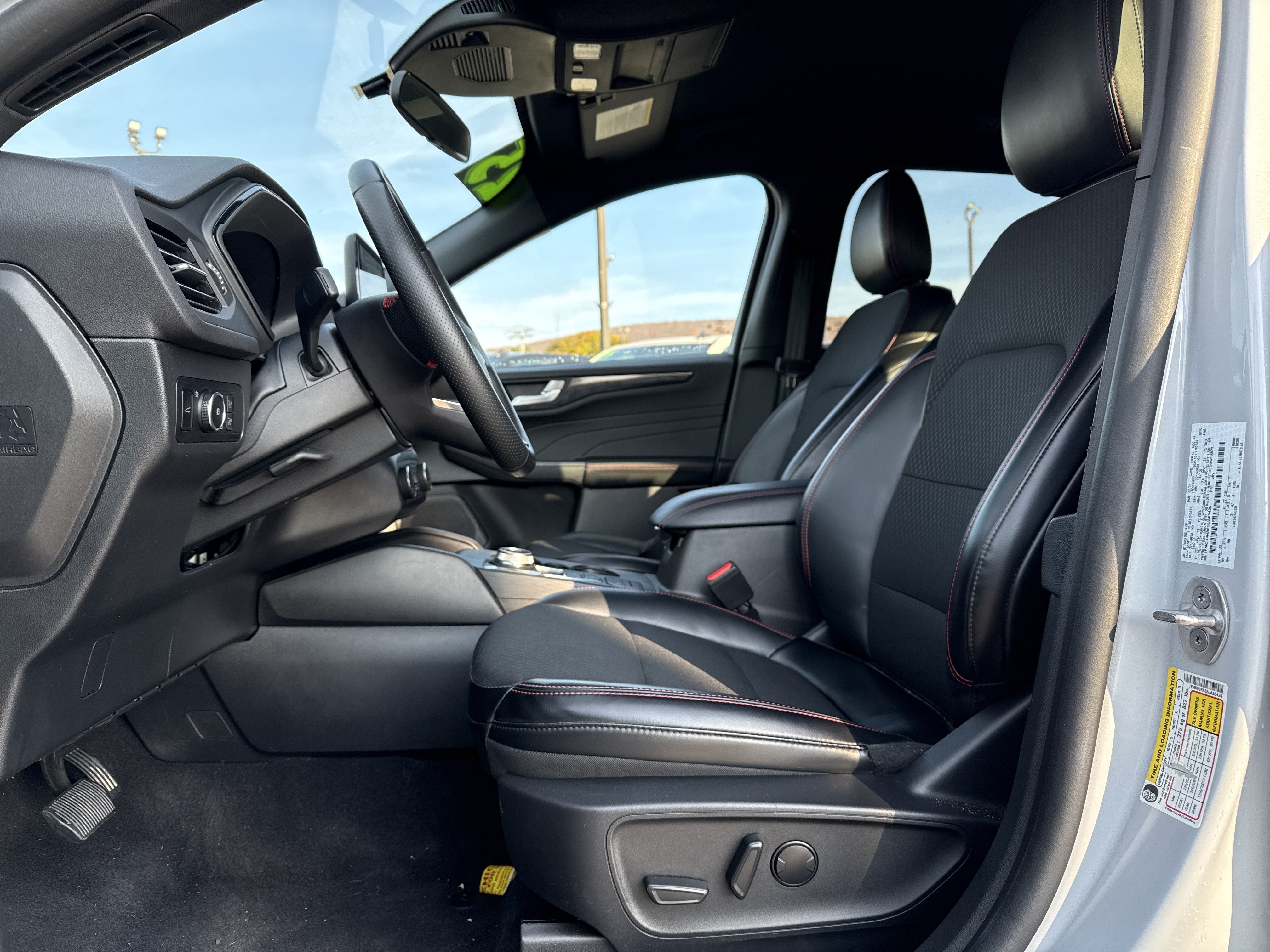 Used 2025 Ford Escape ST-Line Select AWD/4WD image 11