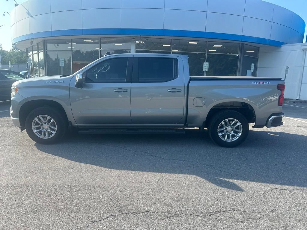 Used 2024 Chevrolet Silverado 1500 LT AWD/4WD image 8