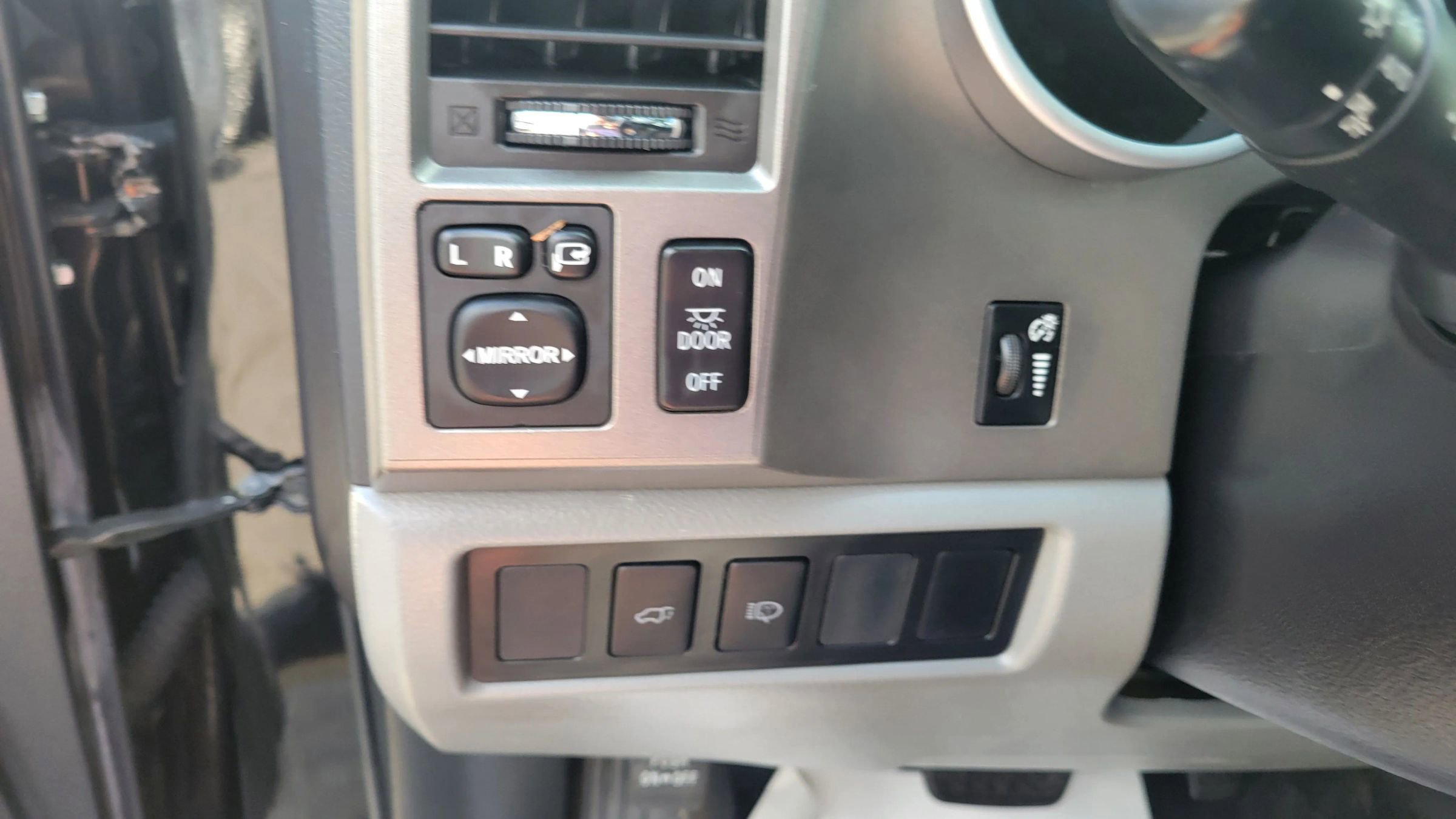 Used 2015 Toyota Sequoia Limited image 24