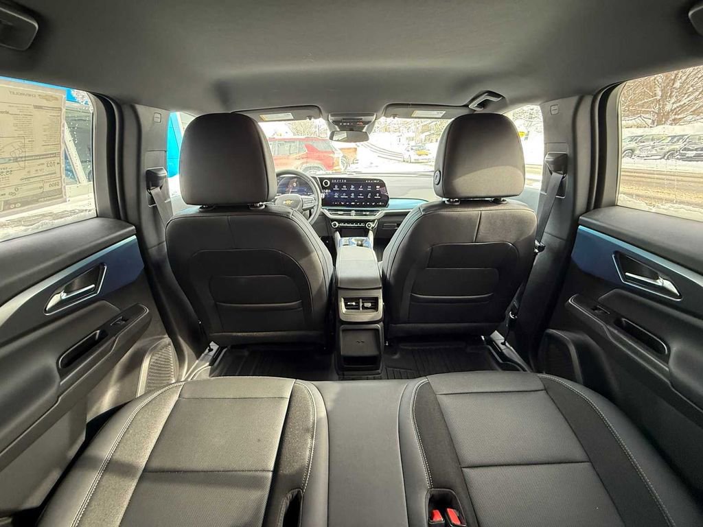 Used 2025 Chevrolet Equinox EV LT w/ Convenience Package image 25