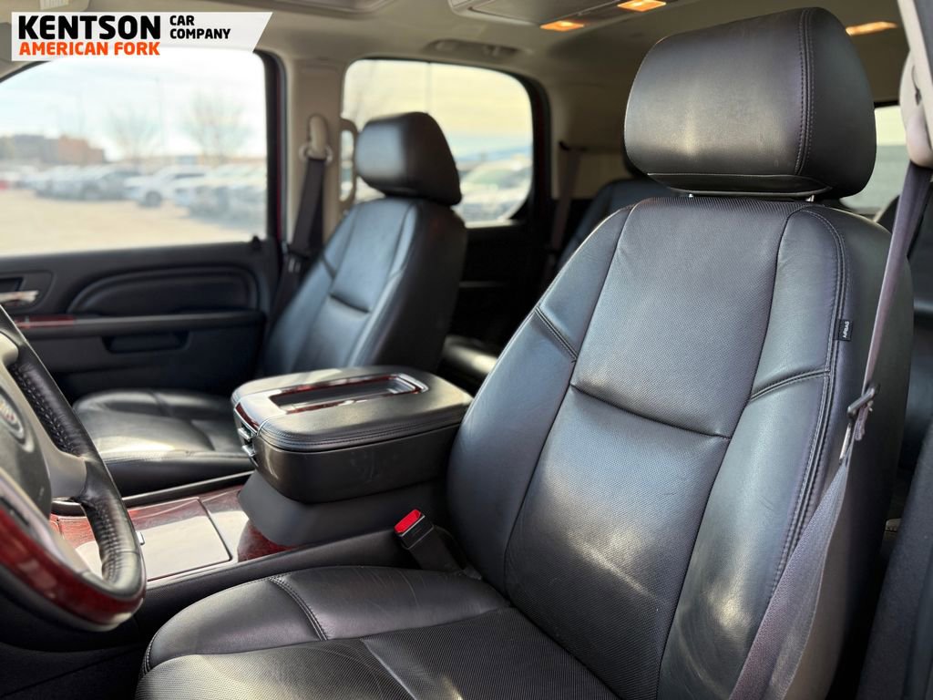 Used 2014 Cadillac Escalade Luxury image 36