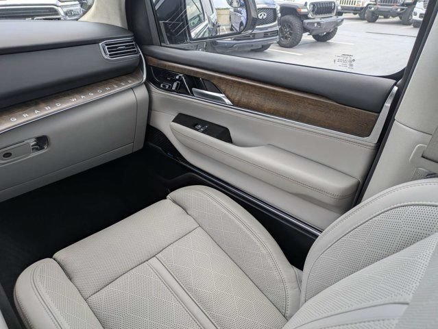 Used 2023 Jeep Grand Wagoneer Series II AWD/4WD image 19