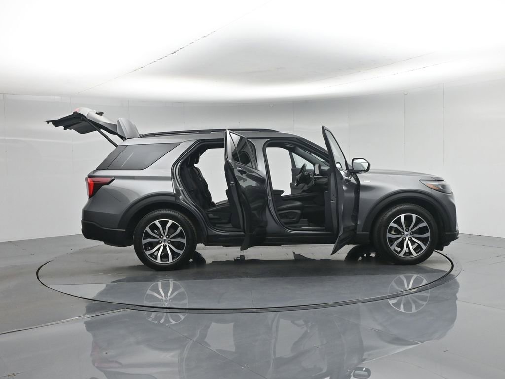 Used 2025 Ford Explorer ST-Line RWD image 5
