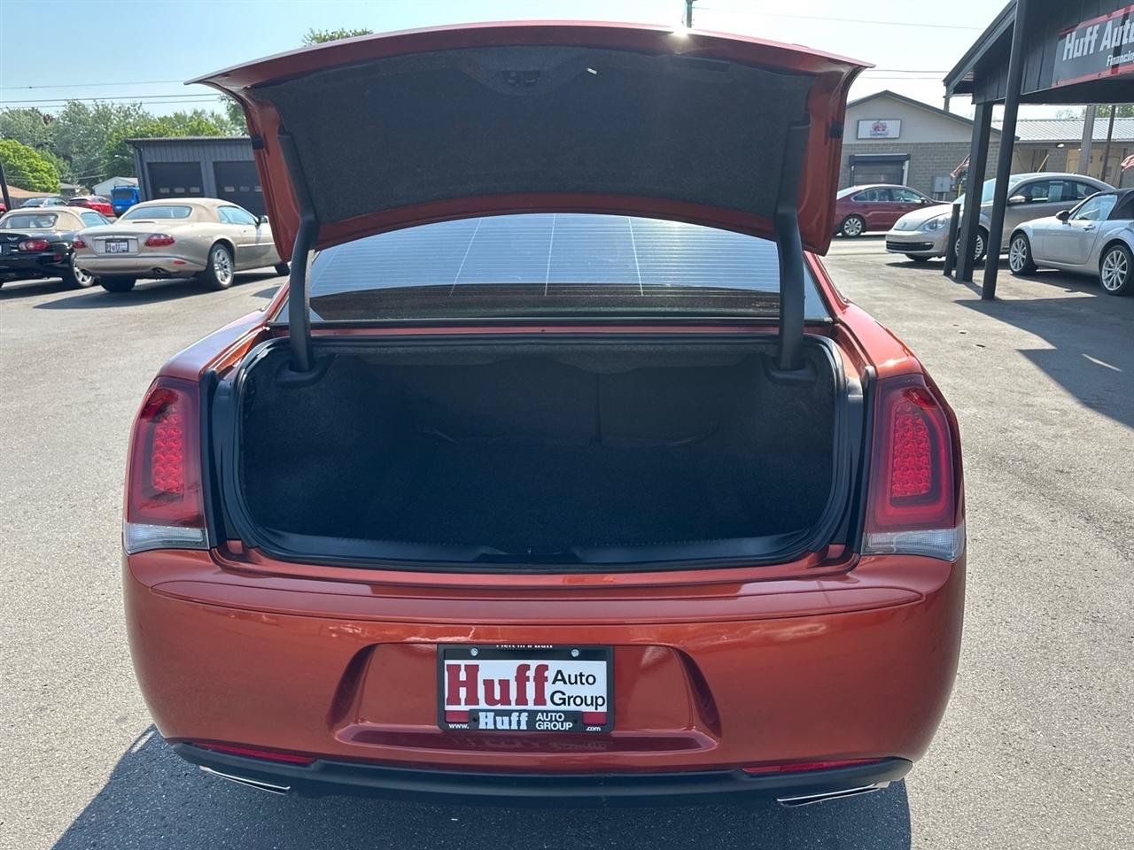 Used 2020 Chrysler 300 Touring w/ Sport Appearance Package RWD image 10